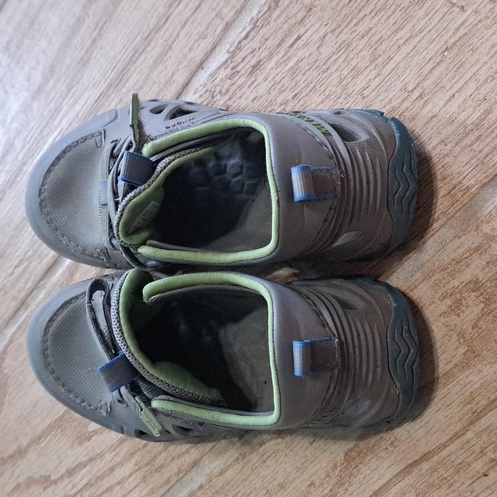 Merrell boys shoe